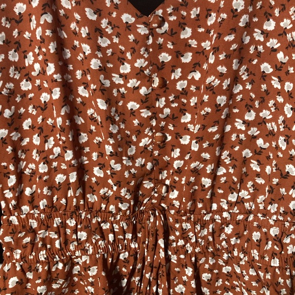 Floral Top - Picture 2 of 5